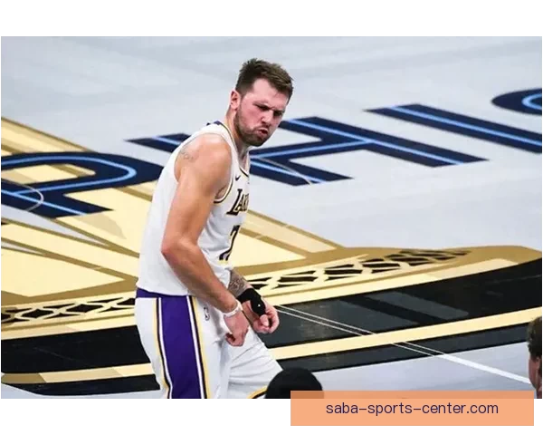 雷迪克称东契奇掌控球队进攻节奏 战术运转以他为核心